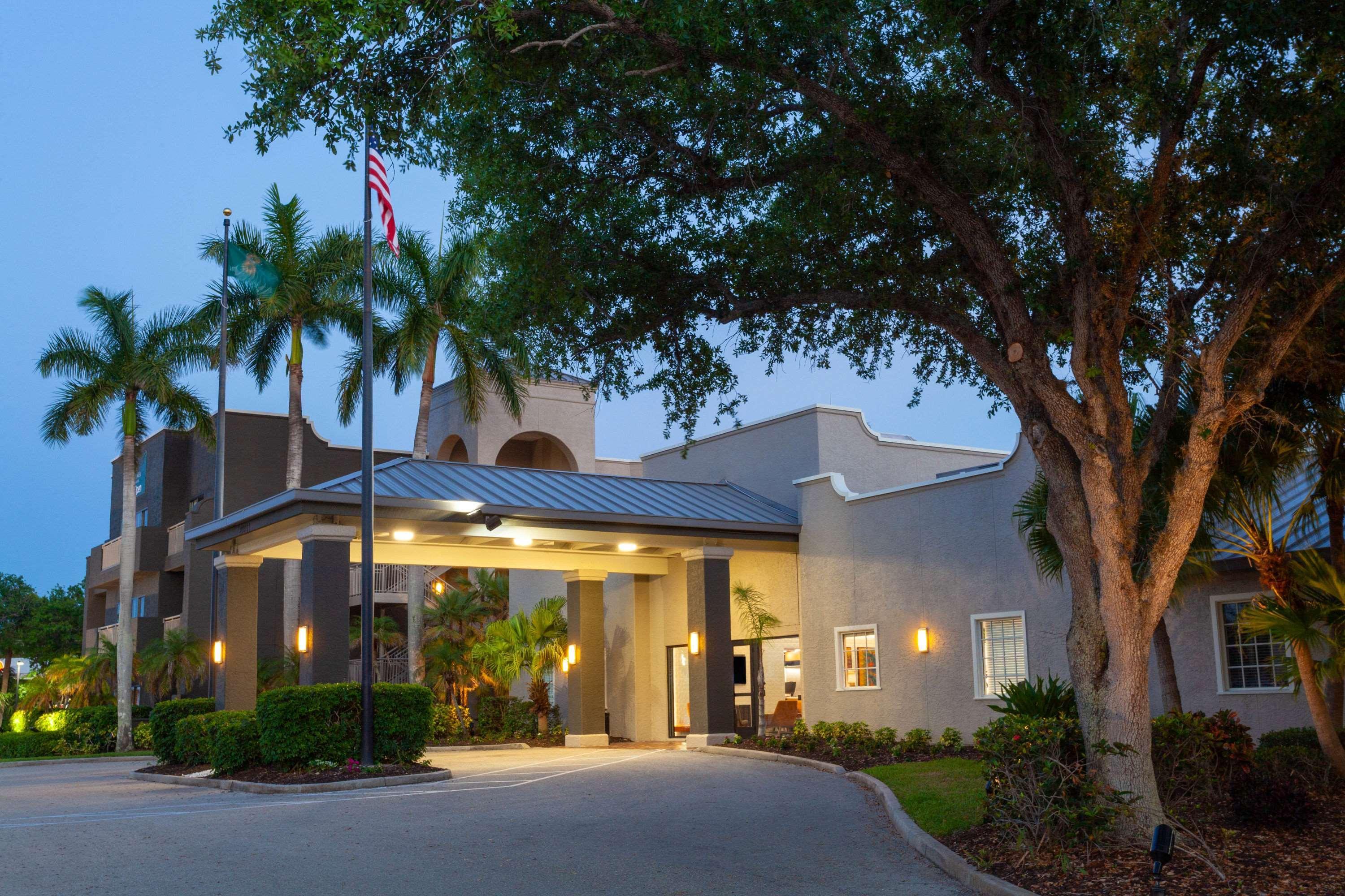 La Quinta By Wyndham Ft. Myers - Sanibel Gateway Hotell Fort Myers Exteriör bild