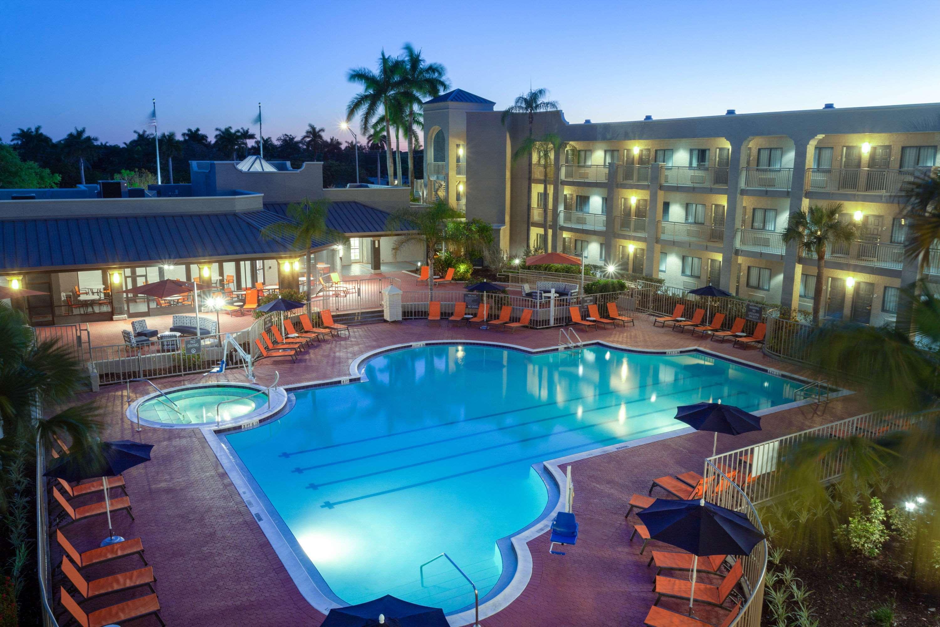 La Quinta By Wyndham Ft. Myers - Sanibel Gateway Hotell Fort Myers Exteriör bild
