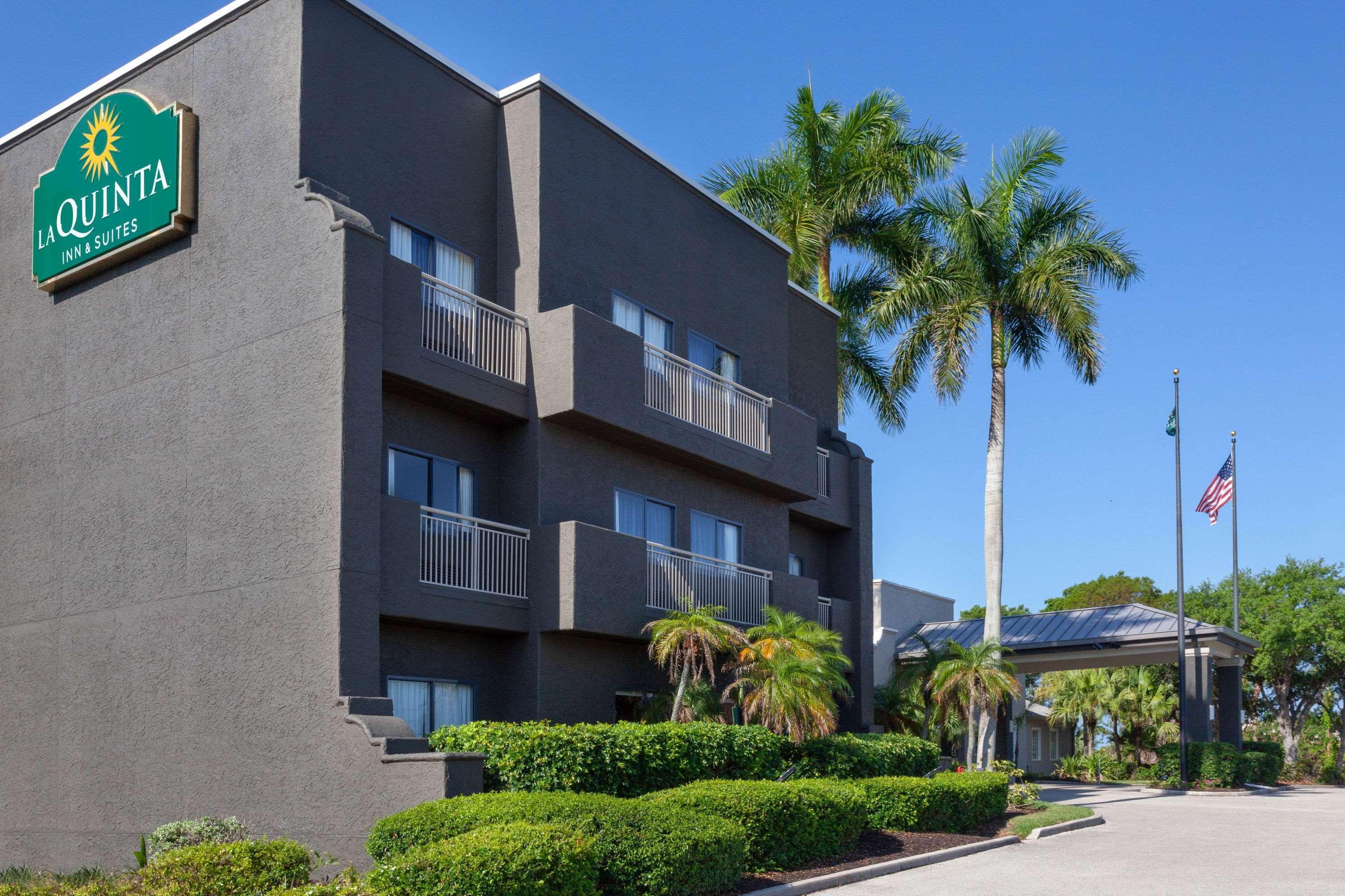 La Quinta By Wyndham Ft. Myers - Sanibel Gateway Hotell Fort Myers Exteriör bild